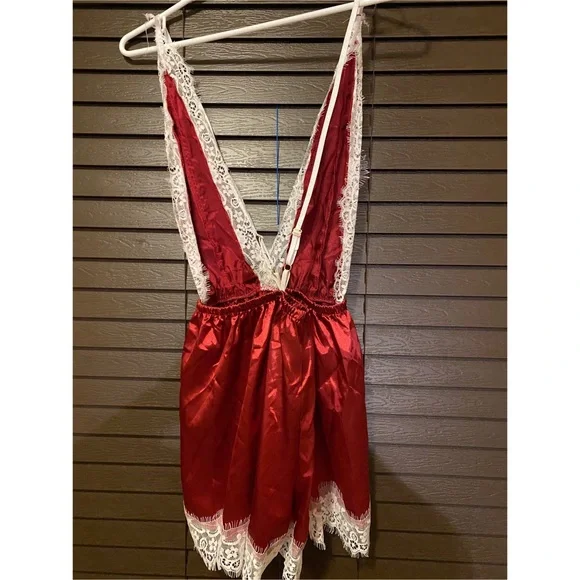 Shein Plus Floral Lace Cutout Satin Teddy
Bodysuit
Size: 1XL - Picture 2 of 5